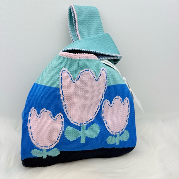 NWT Blue Pink Flower Compact Stylish Essentials Handheld Bag - Picture 6 of 9